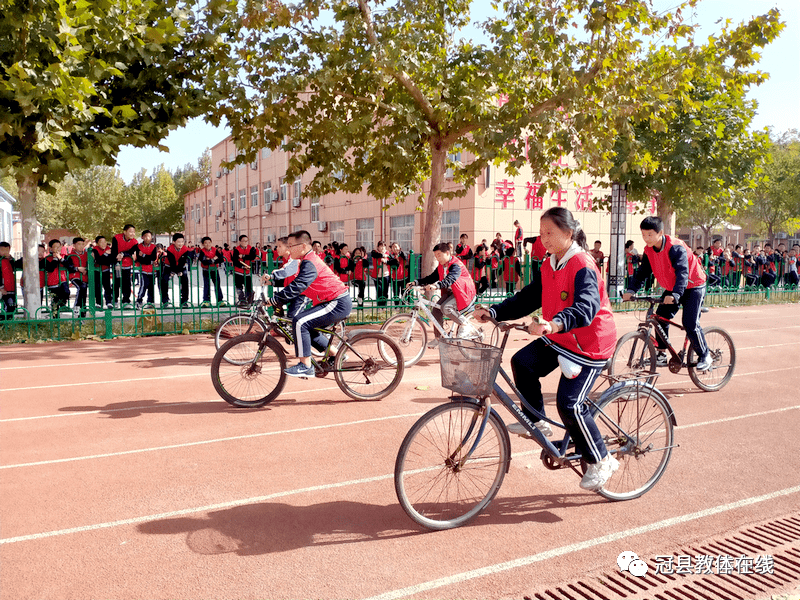 ky.com-
【校园短讯】万善中学举行第一届校园文化艺术节(图8)