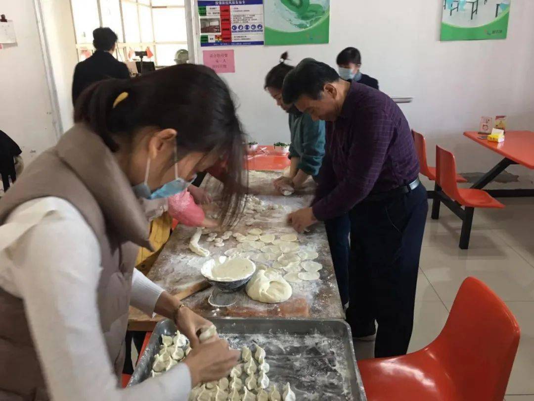 【爱在新干线】冬至食堂多欢笑 饺子飘香暖人心【ky com】(图7)
【爱在新干线】冬至食堂多欢笑 饺子飘香暖人心【ky com】(图7)