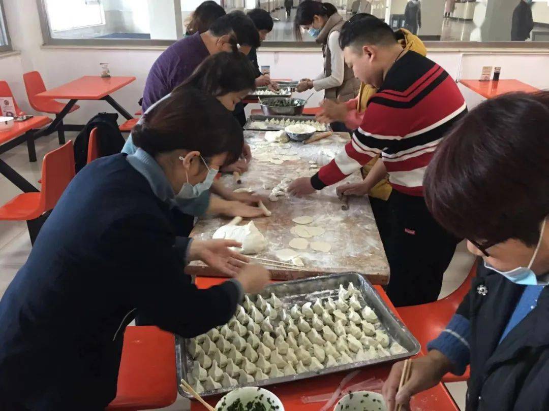 【爱在新干线】冬至食堂多欢笑 饺子飘香暖人心【ky com】(图9)
【爱在新干线】冬至食堂多欢笑 饺子飘香暖人心【ky com】(图9)