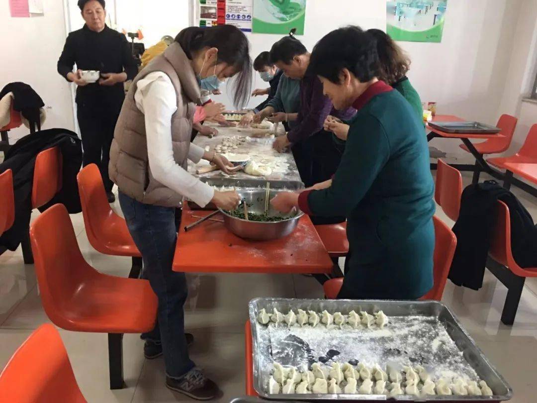 【爱在新干线】冬至食堂多欢笑 饺子飘香暖人心【ky com】(图10)
【爱在新干线】冬至食堂多欢笑 饺子飘香暖人心【ky com】(图10)