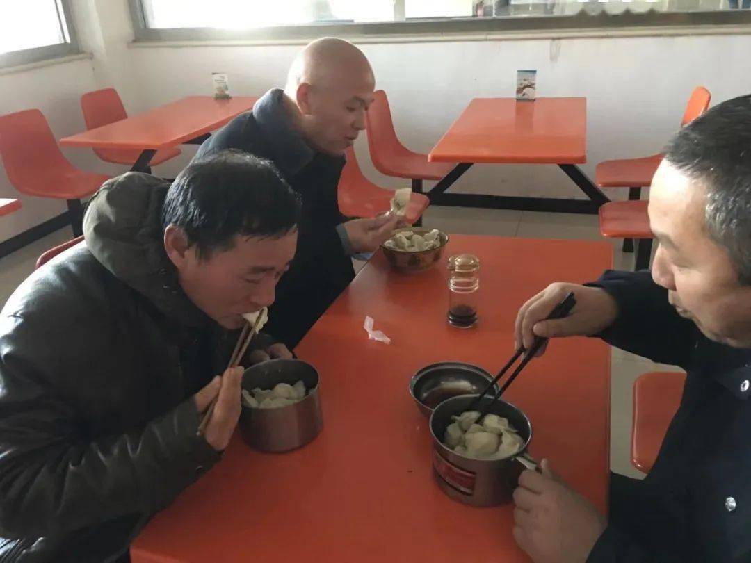 【爱在新干线】冬至食堂多欢笑 饺子飘香暖人心【ky com】(图13)
【爱在新干线】冬至食堂多欢笑 饺子飘香暖人心【ky com】(图13)