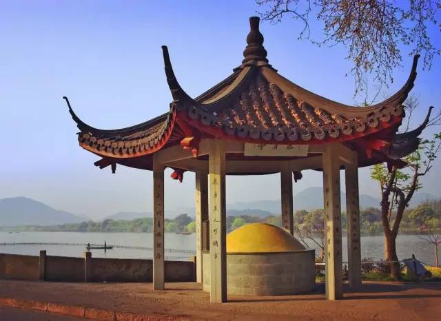 盛昶砚专访：谈当下文物鉴定机构乱象作者:未知2018-05-0400:05:07来源:中国网随着各地掀起的鉴宝热潮，文物【ky.com】(图1)