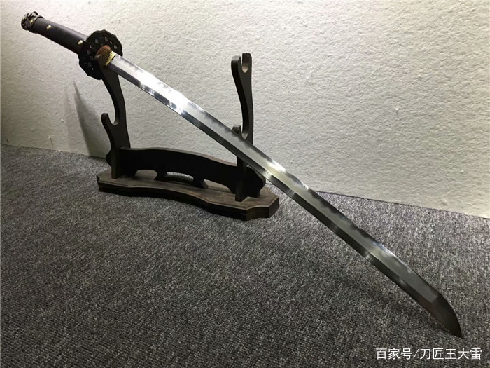 ky com_四面夹攻之下画廊将何去何从？(图2)