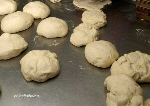 ky com_四面夹攻之下画廊将何去何从？(图4)