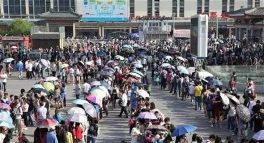 
西安火车站一条龙“服务” 去过的人都知道 网友：简直就是噩梦-ky.com(图4)