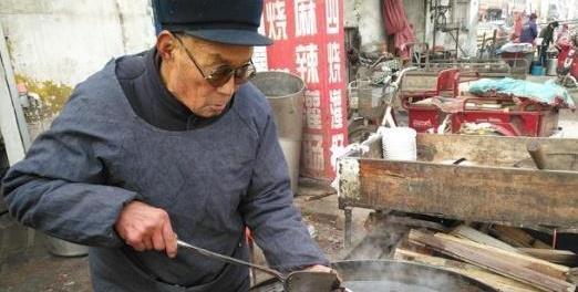 明莫是龙《桐阴待茶图》_ky com(图3) 明莫是龙《桐阴待茶图》_ky com(图3)