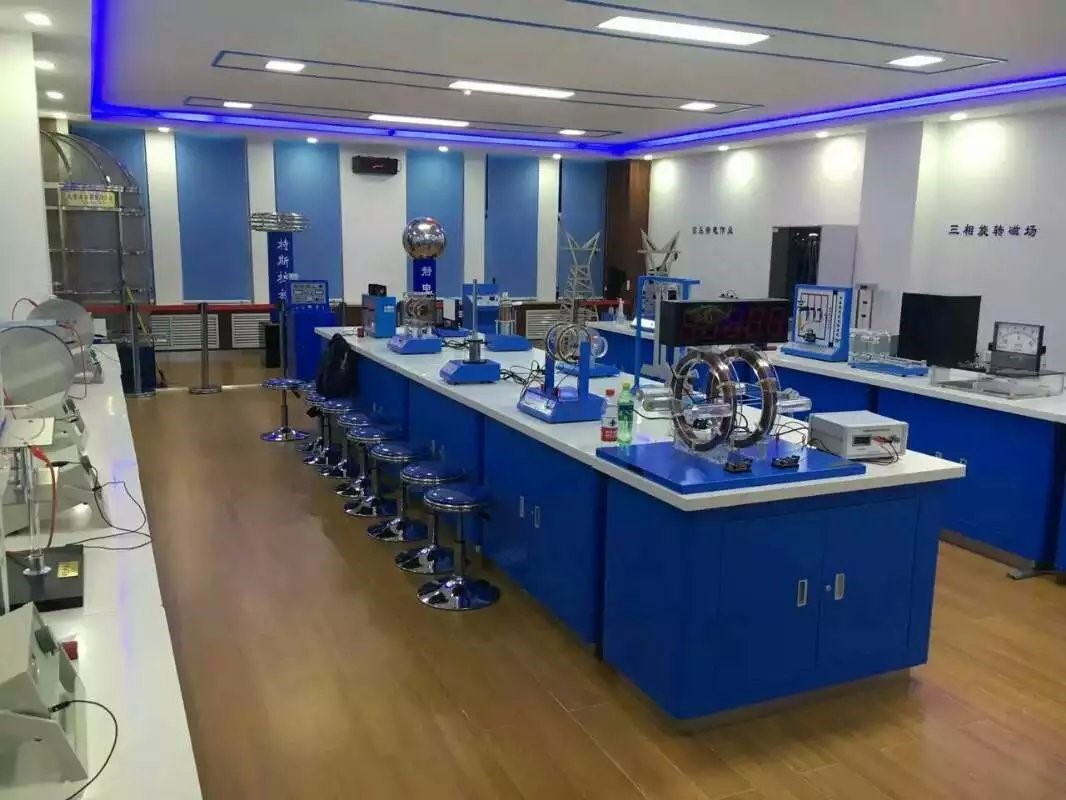 
	<h1>红心伟业在庐江举办《少奇同志在群众中》 读者见面会暨签名赠书活动_ky.com(图3)