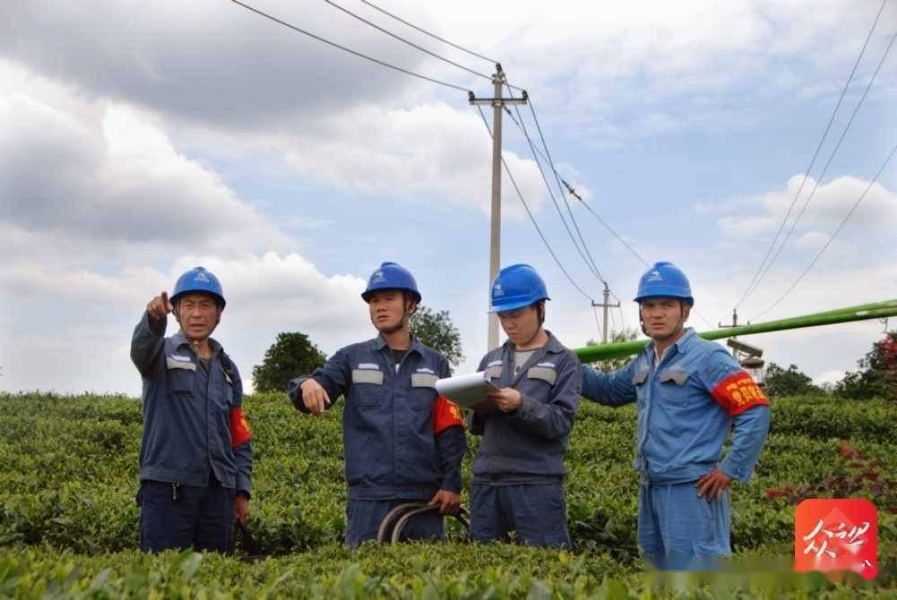 【ky com】
「一线实践」遵义凤冈供电局：心系群众 全力做好优质服务提升用电获得感(图2)