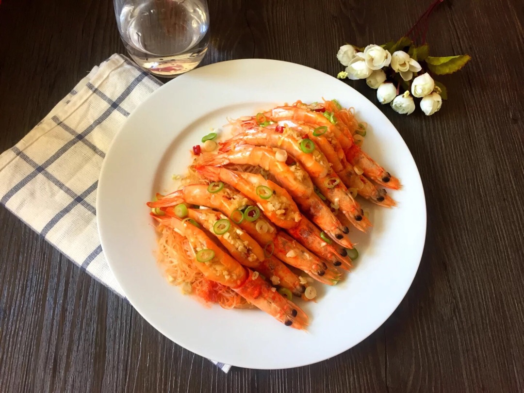 ‘kycom’常玉《瓶菊》在香港佳士得拍出逾1亿港元(图1)